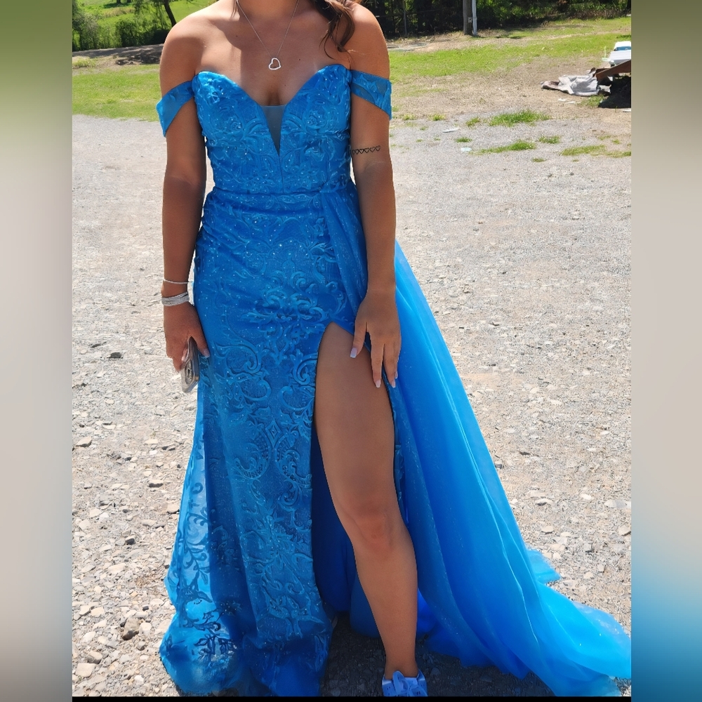 Elegant Blue Off-Shoulder Evening Gown Size 6